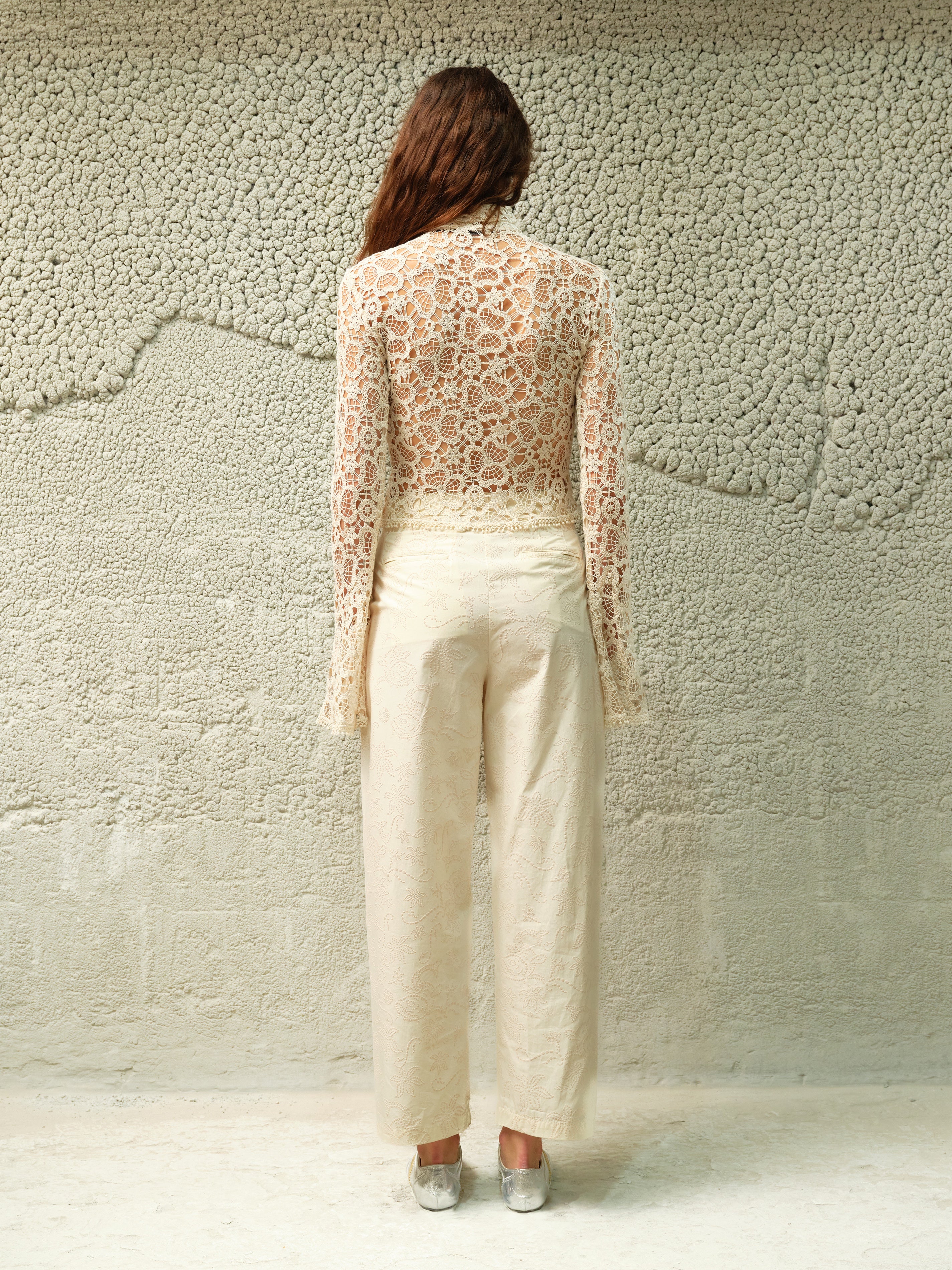 JUN - Embroidered fluted top with front zipper