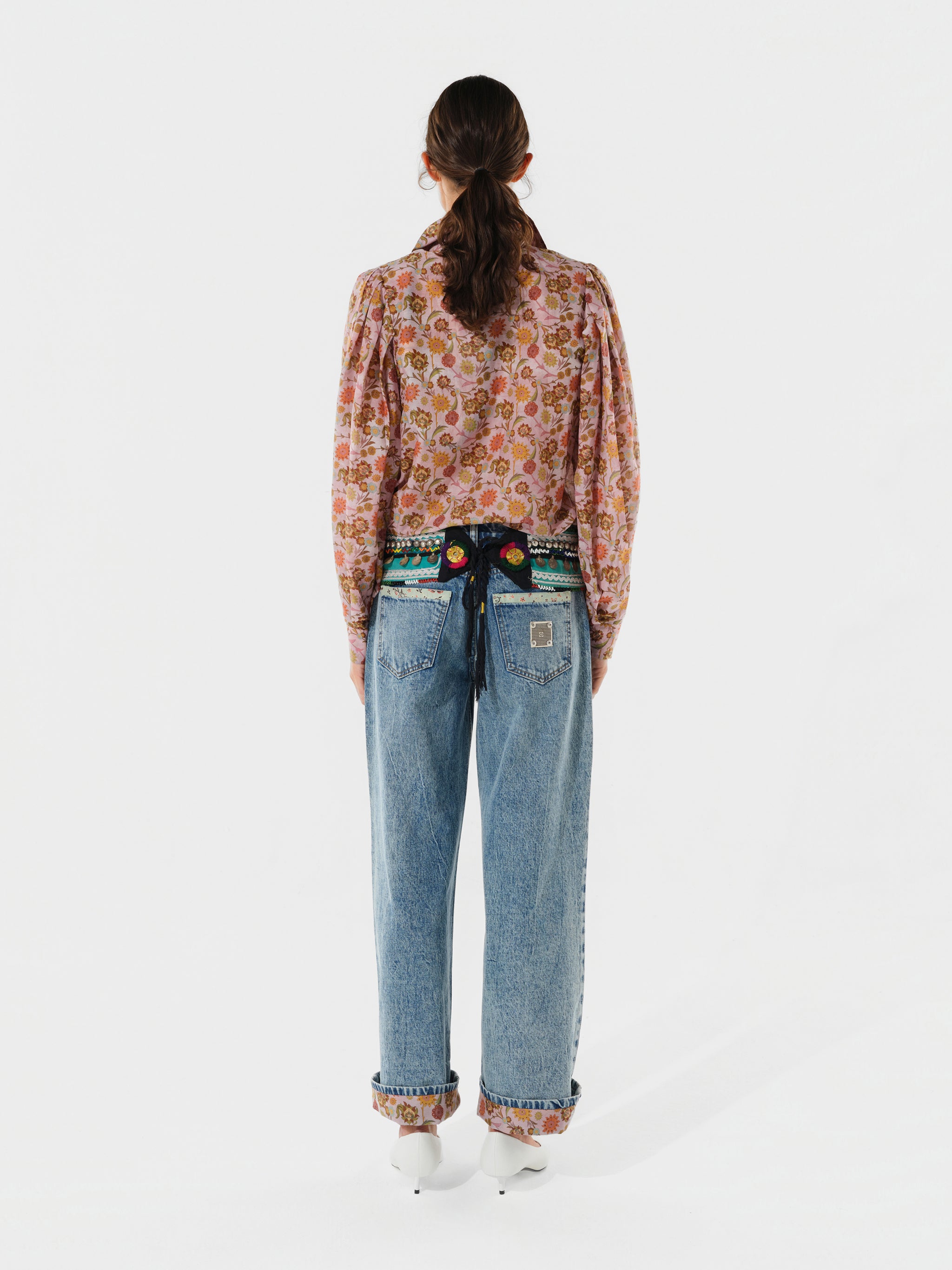 JUNIE - Light wash jean with turned up cuffs