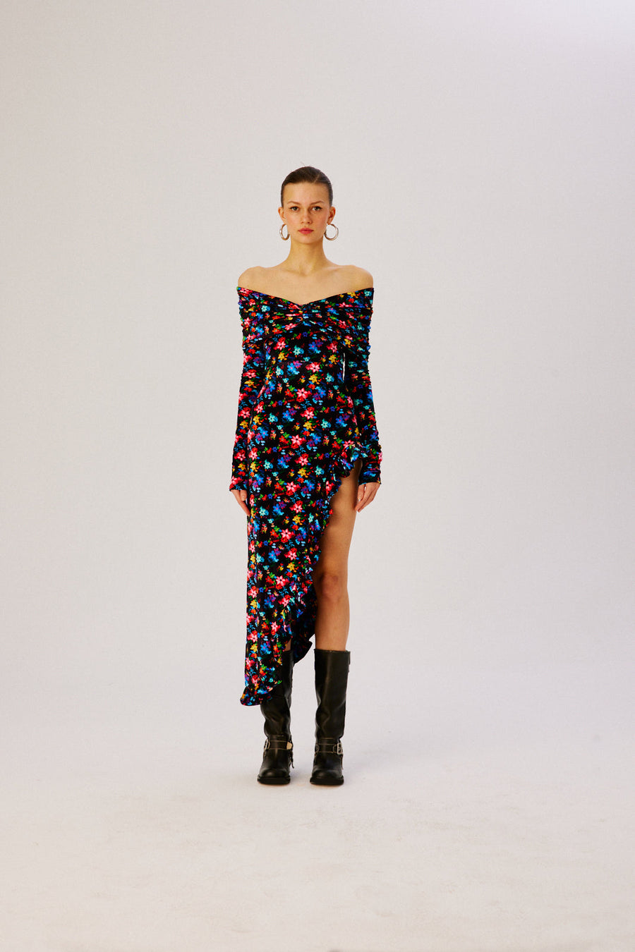 LINNI - Asymmetrical off-shoulder velvet dress