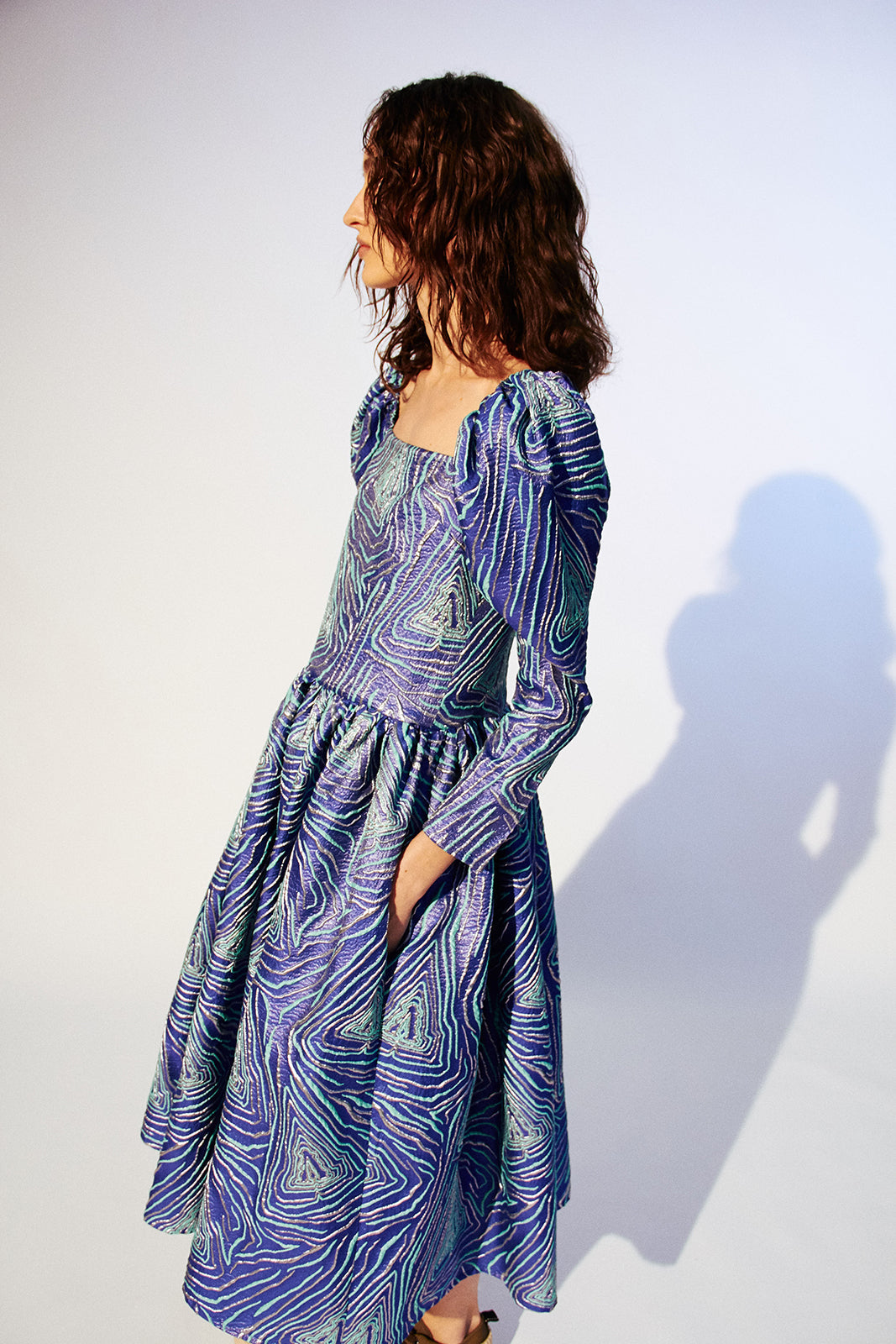 LIAM - Balloon sleeve blue jacquard midi dress